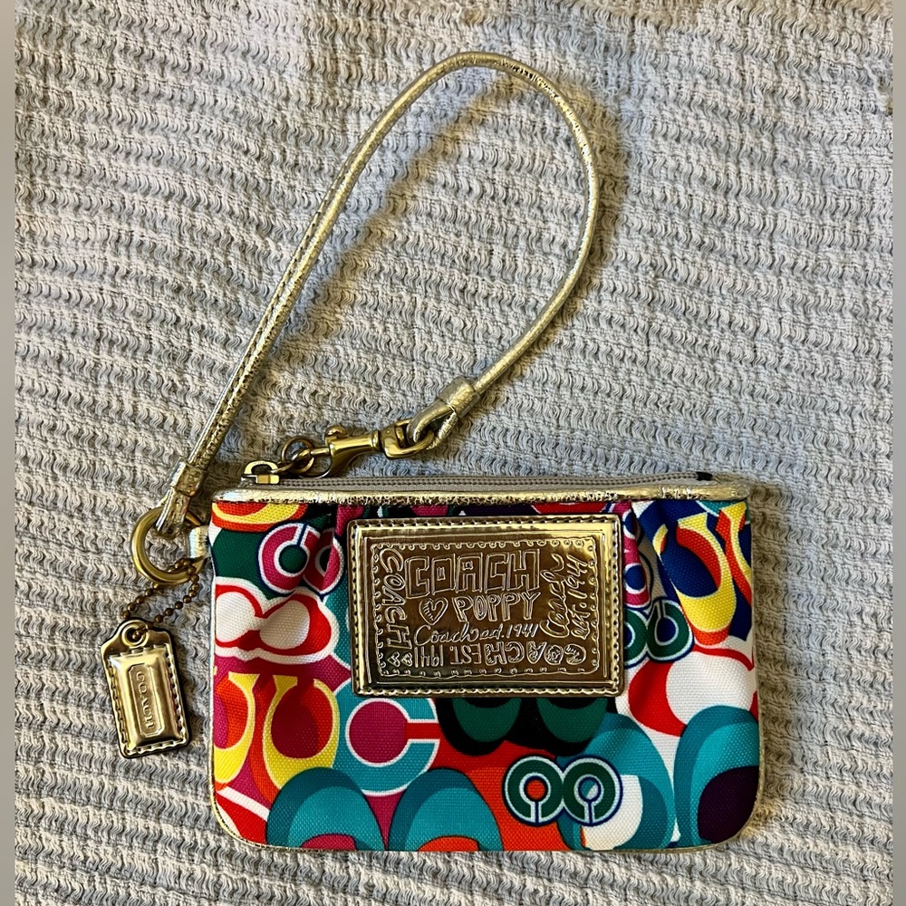 Coach Multicolor Poppy Wristlet & Gold Accents
New in Box. Ready for gifting. 🎁 - Picture 2 of 4